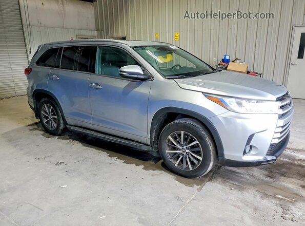 5TDJZRFH0JS872379 2018 TOYOTA HIGHLANDER Серебряный Передняя правая четверть
