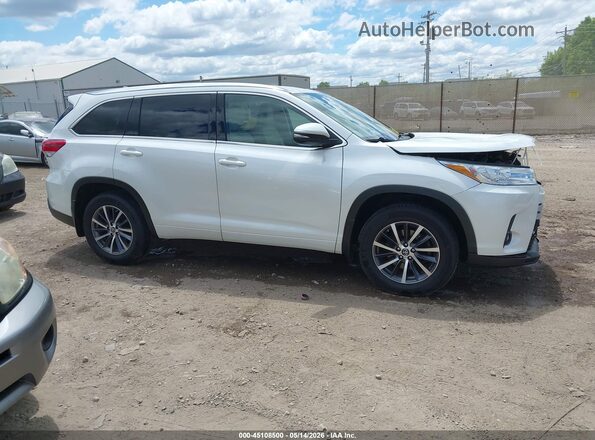 5TDJZRFH0JS912508 2018 TOYOTA HIGHLANDER White Widok wnętrza z tyłu