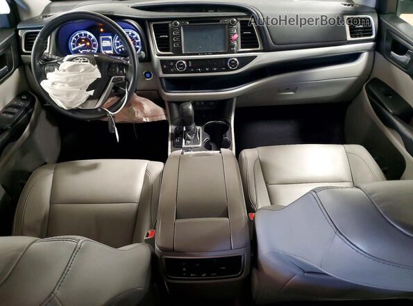 5TDJZRFH1JS811767 2018 TOYOTA LE Белый Вид панели приборов