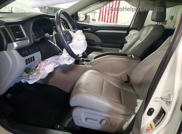 5TDJZRFH1JS811767 2018 TOYOTA LE Белый Вид салона спереди