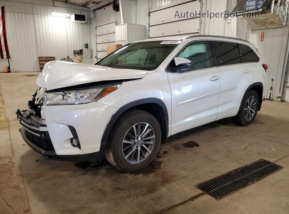 5TDJZRFH1JS811767 2018 TOYOTA LE Белый Передняя левая четверть