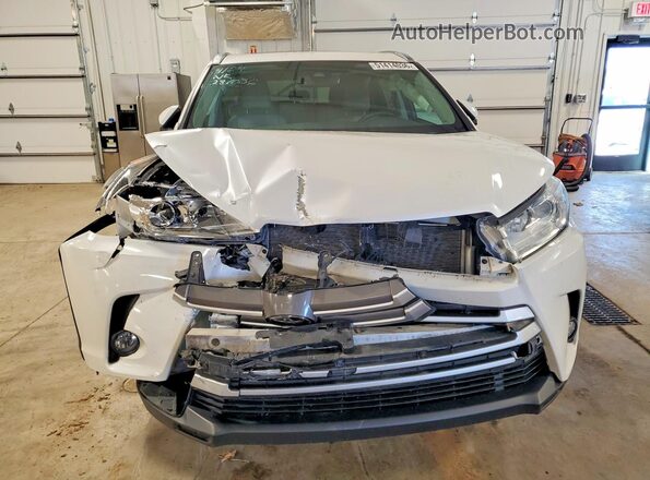 5TDJZRFH1JS811767 2018 TOYOTA LE Белый Вид спереди