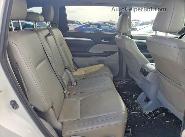5TDJZRFH1JS836068 2018 TOYOTA HIGHLANDER White უკანა სალონის ხედი