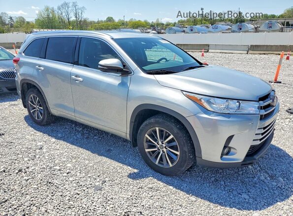 5TDJZRFH2HS438801 2017 TOYOTA HIGHLANDER Серебряный Передняя правая четверть