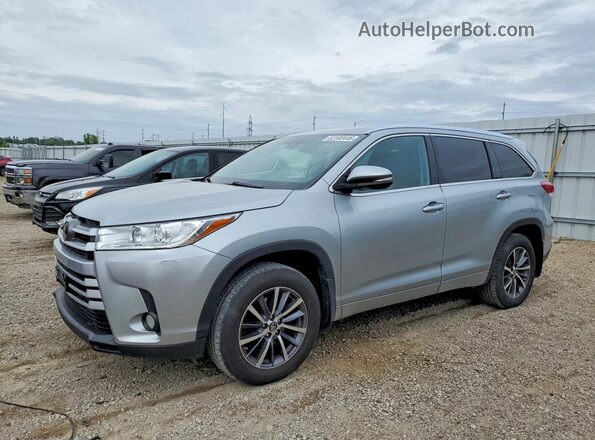 5TDJZRFH2JS523403 2018 TOYOTA HIGHLANDER Silver Vista tres cuartos delantera izquierda