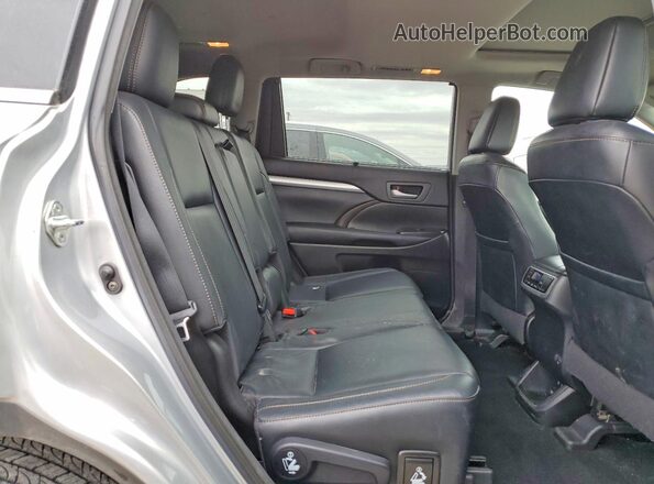5TDJZRFH2JS523403 2018 TOYOTA HIGHLANDER Silver Vista interior trasera