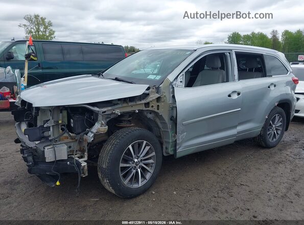 5TDJZRFH2JS808280 2018 TOYOTA HIGHLANDER Silver Vista tres cuartos delantera izquierda