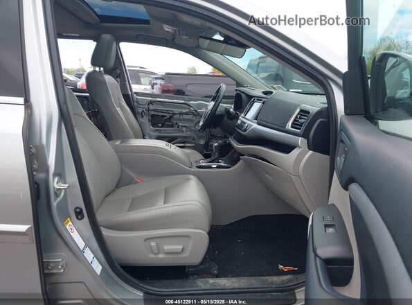 5TDJZRFH2JS808280 2018 TOYOTA HIGHLANDER Silver Vista interior delantera