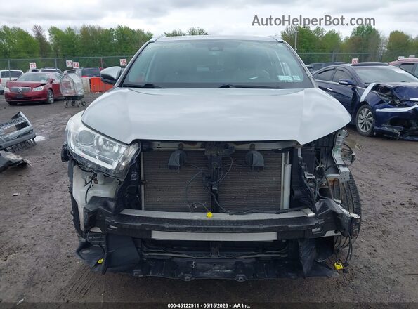 5TDJZRFH2JS808280 2018 TOYOTA HIGHLANDER Silver Vista interior trasera