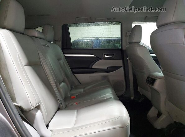 5TDJZRFH3HS367589 2017 TOYOTA HIGHLANDER Серый Вид задней части салона