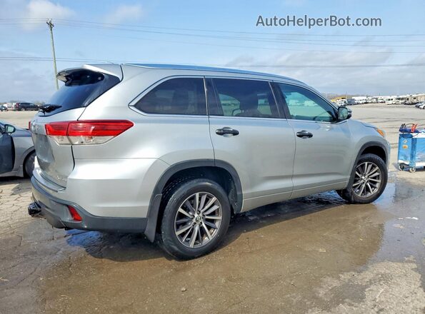 5TDJZRFH3HS373425 2017 TOYOTA HIGHLANDER Серебряный Задняя правая четверть