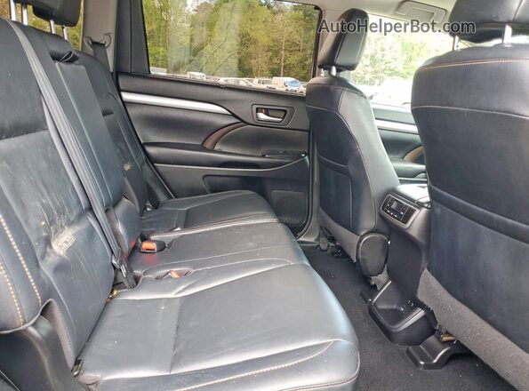 5TDJZRFH3JS833253 2018 TOYOTA HIGHLANDER Белый Вид задней части салона
