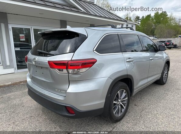 5TDJZRFH4HS381579 2017 TOYOTA LE Silver Tył prawy