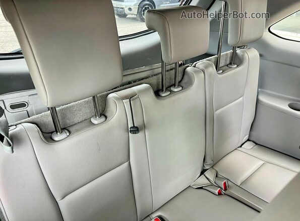 5TDJZRFH4KS588142 2019 TOYOTA HIGHLANDER White Widok wnętrza z tyłu