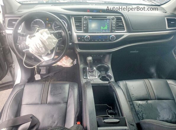 5TDJZRFH5HS370607 2017 TOYOTA HIGHLANDER Серебряный Вид панели приборов