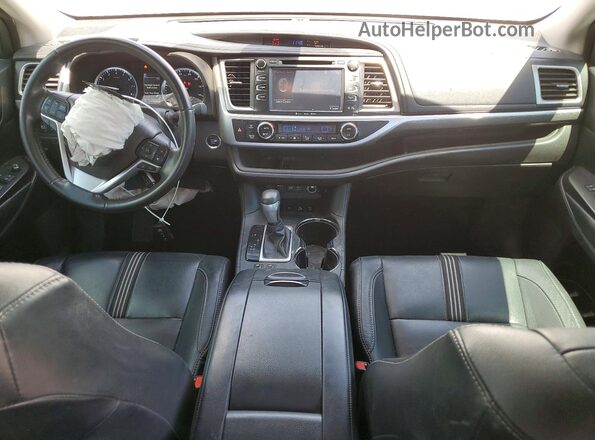 5TDJZRFH5HS413990 2017 TOYOTA HIGHLANDER Серебряный Вид панели приборов