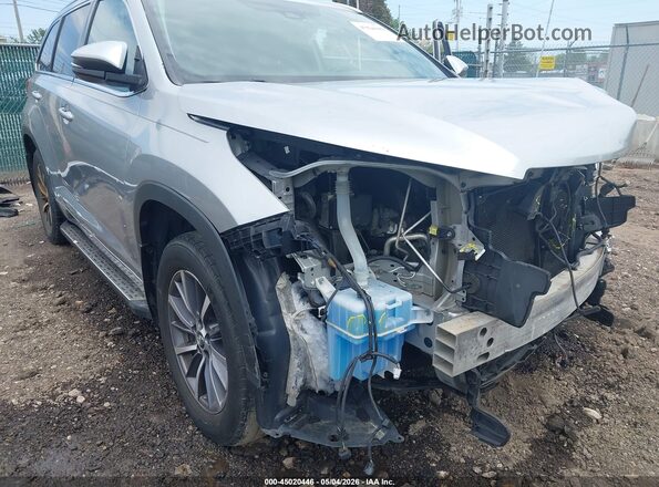 5TDJZRFH6HS369529 2017 TOYOTA LE Серебряный Вид спереди