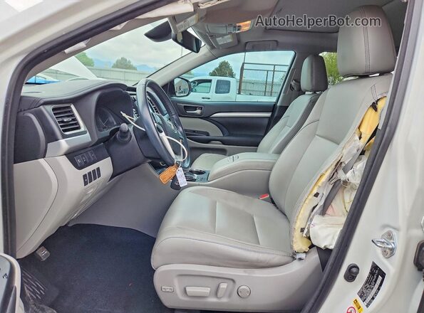 5TDJZRFH6JS875674 2018 TOYOTA HIGHLANDER Белый Вид салона спереди