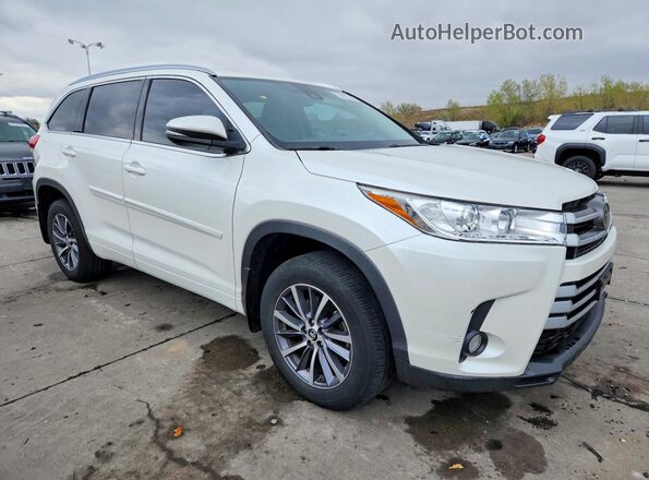 5TDJZRFH6JS875674 2018 TOYOTA HIGHLANDER Белый Передняя правая четверть