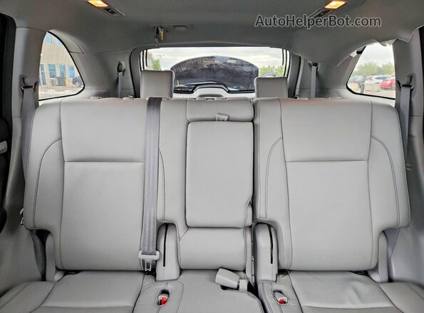 5TDJZRFH6JS875674 2018 TOYOTA HIGHLANDER Белый Вид задних сидений