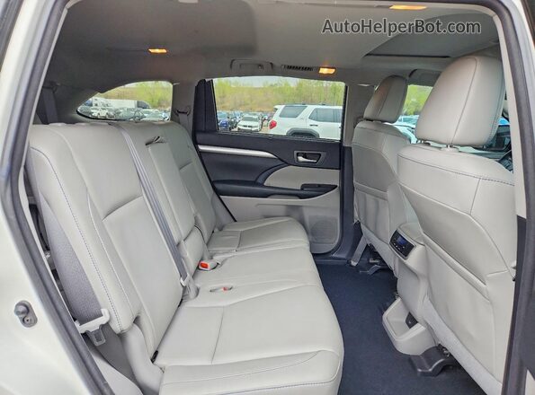 5TDJZRFH6JS875674 2018 TOYOTA HIGHLANDER Белый Вид задней части салона
