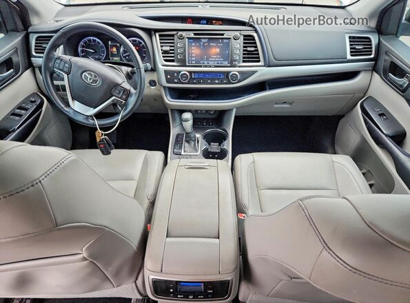 5TDJZRFH6JS875674 2018 TOYOTA HIGHLANDER Белый Вид панели приборов