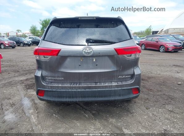 5TDJZRFH7HS435151 2017 TOYOTA LE Серый 
