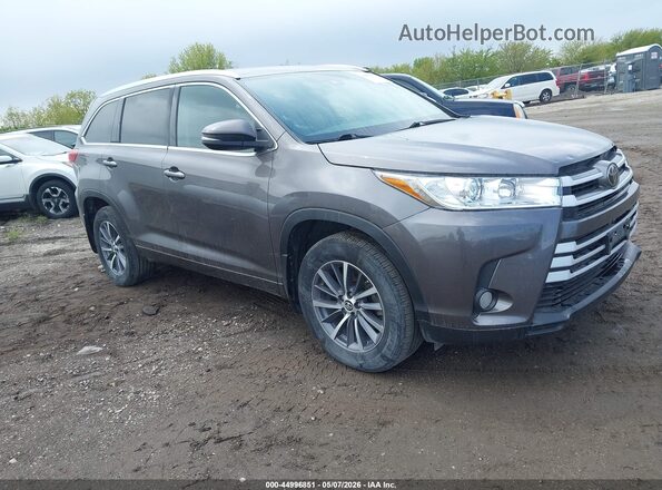 5TDJZRFH7HS435151 2017 TOYOTA LE Серый Передняя правая четверть