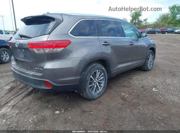 5TDJZRFH7HS435151 2017 TOYOTA LE Серый Задняя правая четверть