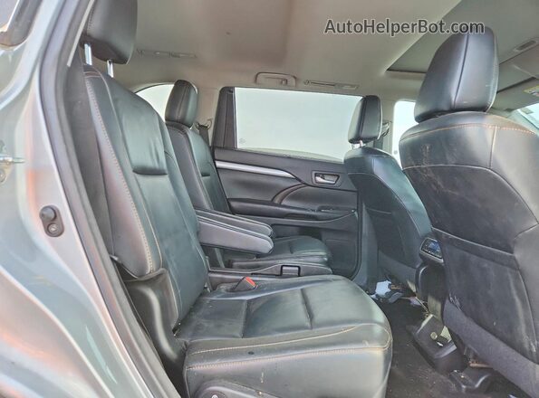 5TDJZRFH7HS474192 2017 TOYOTA HIGHLANDER Silver Vista interior trasera