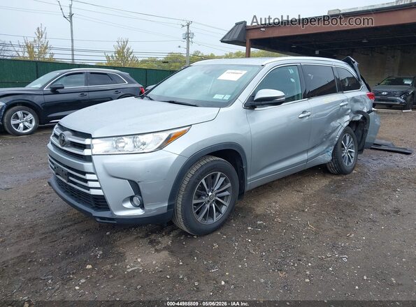 5TDJZRFH7JS485439 2018 TOYOTA LE Серый Передняя левая четверть