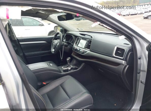 5TDJZRFH7JS485439 2018 TOYOTA LE Серый Вид салона спереди
