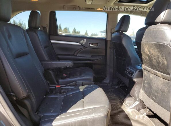 5TDJZRFH7JS530685 2018 TOYOTA HIGHLANDER Gray Vista interior trasera