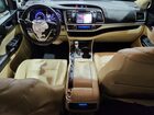 2019 Toyota Highlander Xle White vin: 5TDJZRFH7KS572744 Damage: Front Center Armrest, Broken, Replacement Required