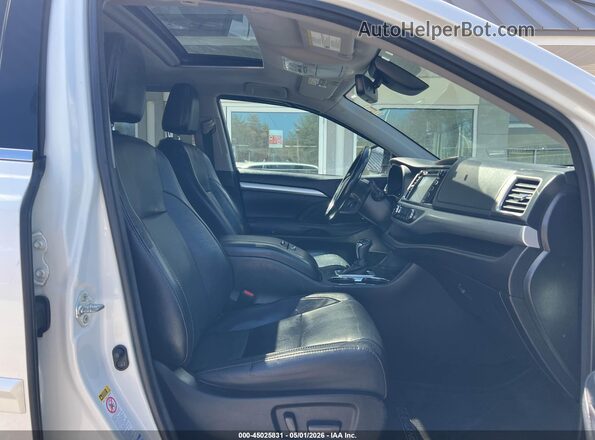 5TDJZRFH8HS357253 2017 TOYOTA LE White Widok wnętrza z przodu