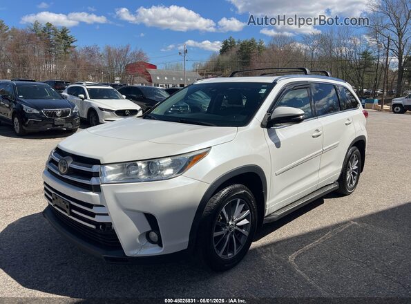 5TDJZRFH8HS357253 2017 TOYOTA LE White Przód lewy