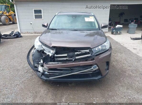 5TDJZRFH8HS474864 2017 TOYOTA LE Оранжевый Вид щитка приборов