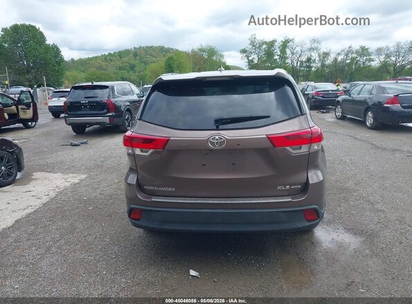 5TDJZRFH8HS474864 2017 TOYOTA LE Оранжевый 