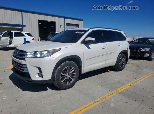 5TDJZRFH9JS528095 2018 TOYOTA HIGHLANDER White Vista tres cuartos delantera izquierda