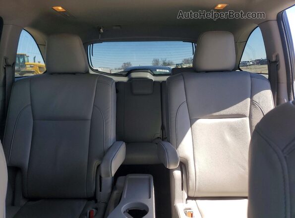 5TDJZRFH9JS528095 2018 TOYOTA HIGHLANDER White Vista de los asientos traseros