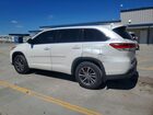 2018 Toyota Highlander Xle White vin: 5TDJZRFH9JS528095