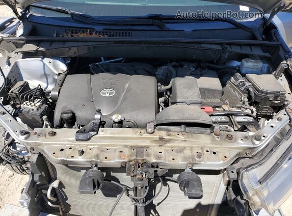 5TDJZRFH9JS546872 2018 TOYOTA HIGHLANDER Silver Widok komory silnika
