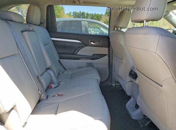 5TDJZRFH9JS546872 2018 TOYOTA HIGHLANDER Silver Widok wnętrza z tyłu