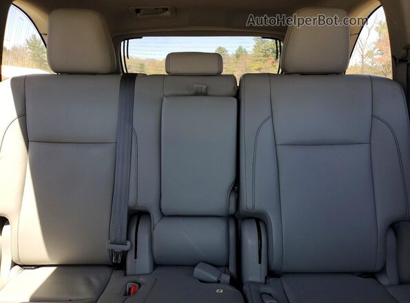 5TDJZRFH9JS546872 2018 TOYOTA HIGHLANDER Silver Widok tylnych siedzeń