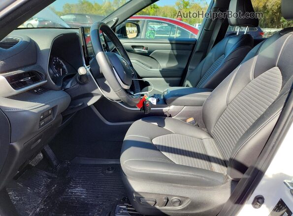 5TDKDRBH2RS565770 2024 TOYOTA HIGHLANDER Белый Вид салона спереди