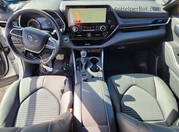 5TDKDRBH2RS565770 2024 TOYOTA HIGHLANDER Белый Вид панели приборов