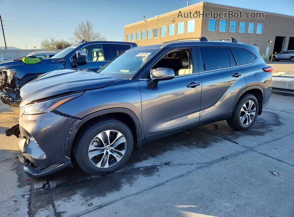 5TDKDRBH8PS045750 2023 TOYOTA HIGHLANDER Серебряный Передняя левая четверть