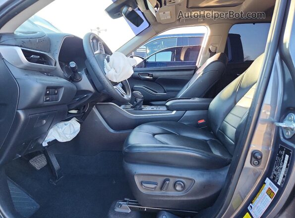 5TDKDRBH8PS045750 2023 TOYOTA HIGHLANDER Серебряный Вид салона спереди