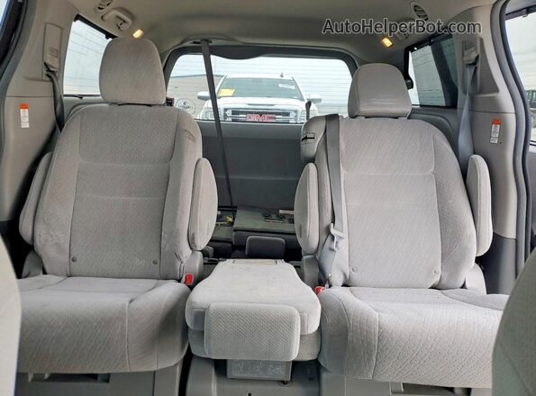 5TDKK3DC1GS718818 2016 TOYOTA SIENNA Серебряный Вид задних сидений