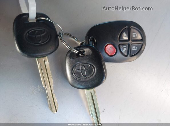 5TDKK3DC3GS739329 2016 TOYOTA SIENNA Серебряный Вид панели приборов